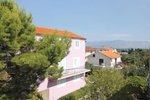 Apartments with parking space Supetar, Brac - 5653