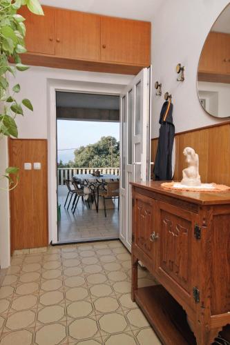 Apartments with parking space Supetar, Brac - 5662