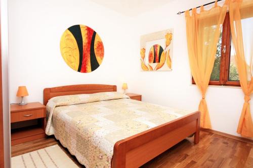 Apartments with a parking space Bol, Brac - 5640