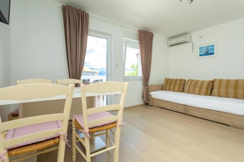 Гостиная зона в Apartments by the sea Soline, Krk - 5449