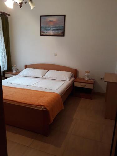 Apartments with parking space Krk - 5364