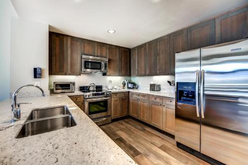 551 Riverfront Resort Spa – Photos 3