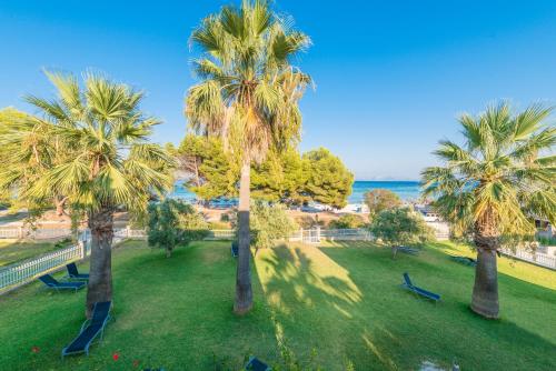 Sun of the Bay by SM Holiday Properties, the beach in Alcudia
