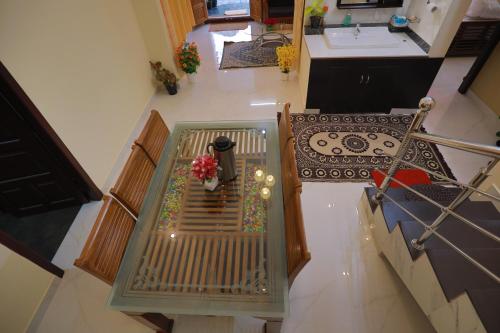 an overhead view of a table with flowers on it at God's gift in Devikolam