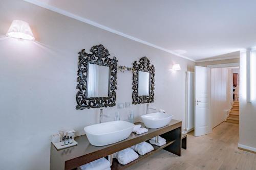 a bathroom with two sinks and mirrors on the wall at TownHouse 33 in Milan