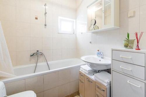 Sunny apartment Lapad