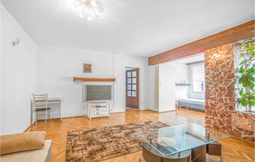 Cozy Apartment In Gdynia With Wifi