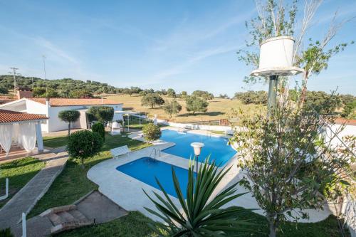 a swimming pool in a yard with a house at Agradable Villa con piscina in Seville