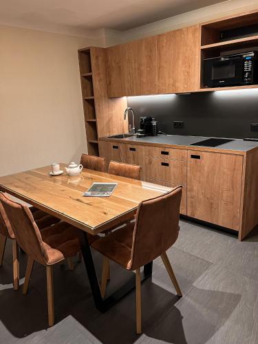 Kuchyň nebo kuchyňský kout v ubytování Kb Hotel