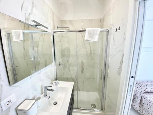 a bathroom with a sink and a shower at IL VIAGGIATORE RELAIS SUL MARE in Gaeta
