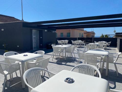 a group of tables and chairs on a patio at IL VIAGGIATORE RELAIS SUL MARE in Gaeta