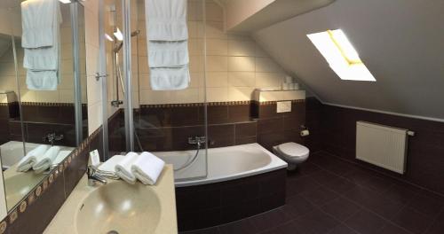 Koupelna v ubytování Hotel Pax