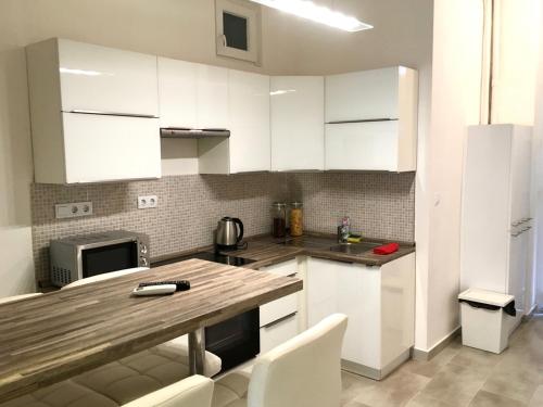 Kuchyňa alebo kuchynka v ubytovaní Standard Apartment by Hi5 - Ruin Bar Distr. (059)