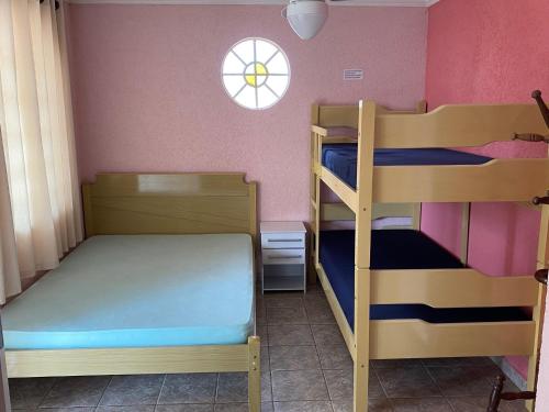 a bedroom with two bunk beds and a window at Chácara Green Hill in Jarinu