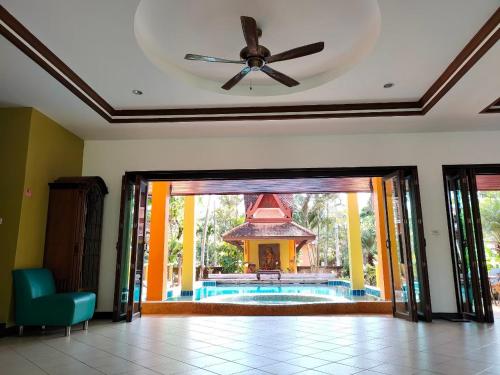 Khao Lak şehrindeki Villa Chaya tesisine ait fotoğraf galerisinden bir görsel