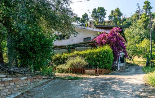 Awesome home in San Giovanni Teatino with 2 Bedrooms