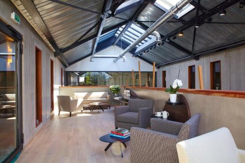 Ruang duduk di Hôtel Les Herbes Folles