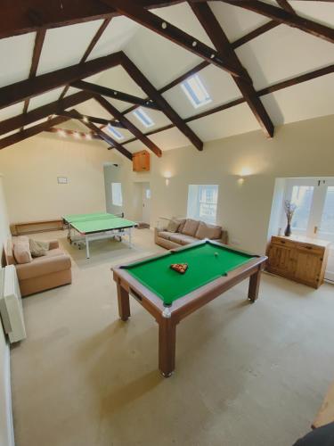 Τραπέζι μπιλιάρδου στο Timber Hill Self Catering Cedar Lodges