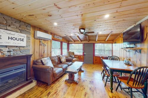 Lakeside Cottage – Photos 3