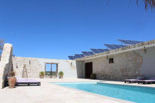 Villa con piscina y casa en Room in Villa - Beautiful Accommodation At The Heart Of Andalusia, en Puente Genil