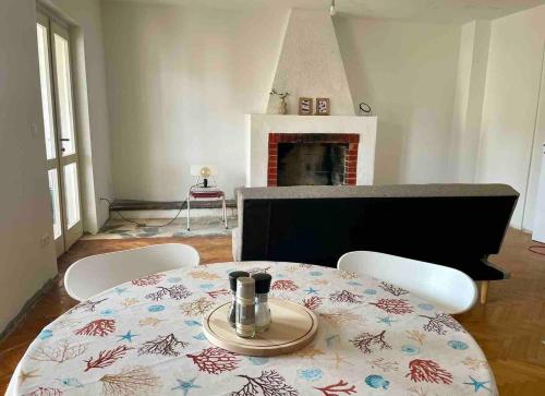 Two bedroom -Terrace- Parking- Walk to Beach