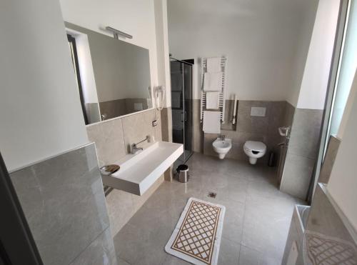 a large bathroom with a sink and a toilet at Novara in Novara