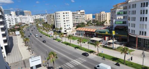 een luchtzicht op een straat in een stad met gebouwen bij Luxury Beach Apartment with Balcony, free Wi-Fi & AC in Tanger