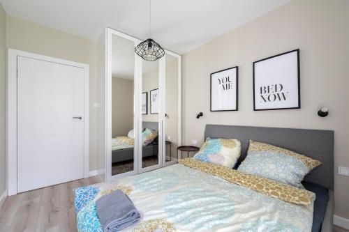 Postel nebo postele na pokoji v ubytování Luxury in City -7- Bright-Secured-FreeParking