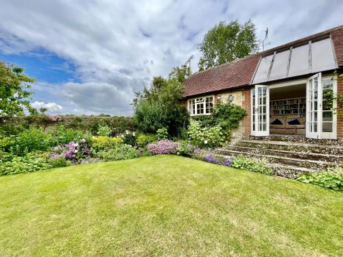 a house with a garden in front of it at Library Cottage in Thakeham