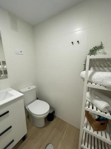 Koupelna v ubytování Benalbeach Smart Suite