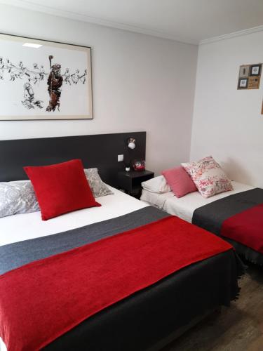 Een bed of bedden in een kamer bij Aveiro Ria View