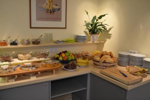 a buffet with a lot of food on a table at Hotel Am Schlosstor in Bückeburg