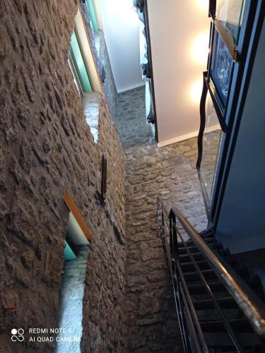 een afbeelding van een trap in een gebouw bij La Torre in Vitorchiano