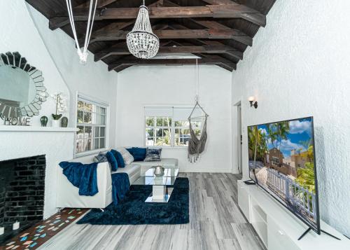 a living room with a couch and a fireplace at Bike to Beach-Spacious With Patio BBQ & Game Room (Pet-Friendly) in Hallandale Beach