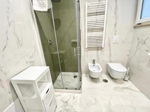 a bathroom with a shower and a toilet and a sink at IL VIAGGIATORE RELAIS SUL MARE in Gaeta