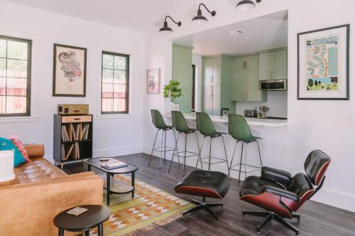 a living room with a couch and chairs and a kitchen at Sacramento Guest House with Patio about 5 Mi to Downtown in Sacramento