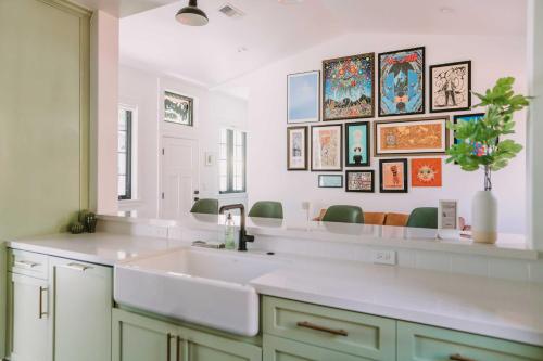 Φωτογραφία από το άλμπουμ του Sacramento Guest House with Patio about 5 Mi to Downtown στο Σακραμέντο