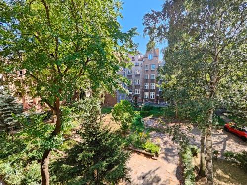 an overhead view of a park with trees and a building at BE IN GDANSK Apartments - IN THE HEART OF THE OLD TOWN - Szeroka 61/63 in Gdańsk