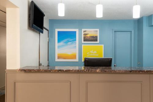 a bar in a office with a tv on a wall at Days Inn by Wyndham Somerset PA I-70 I-76 in Somerset