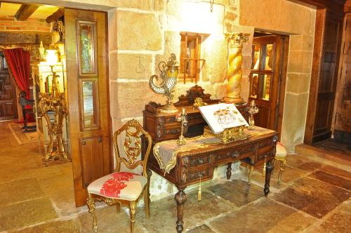 a desk in a room with a chair and a table at Palacio de Trasvilla in Escobedo