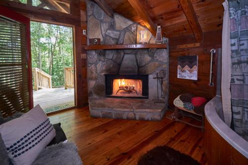 Gatlinburg Area Hottub Cabin - Ladyslipper photo 14