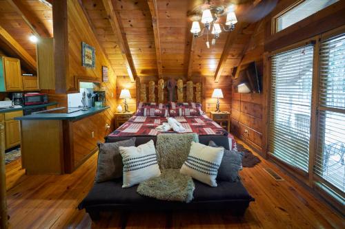 Gatlinburg Area Hottub Cabin - Ladyslipper photo 12