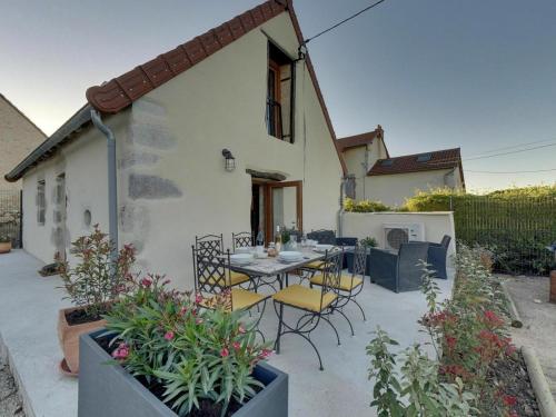 Maison de charme 18e siècle avec jardin, parking et modernité – proche de Vichy et Charroux - FR-1-489-393