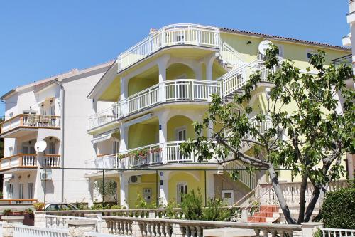 Fotografia z galérie ubytovania Apartments with a parking space Vodice - 6233 v destinácii Vodice