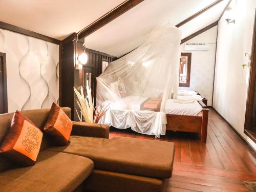 Ένα ή περισσότερα κρεβάτια σε δωμάτιο στο Ananta Hotel Luangprabang