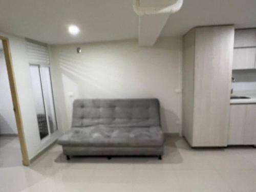 a living room with a couch in a room at Lugar acogedor y muy central en Medellin in Medellín