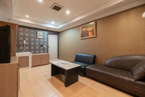 Posezení v ubytování Urbanview Hotel Good Palembang by RedDoorz