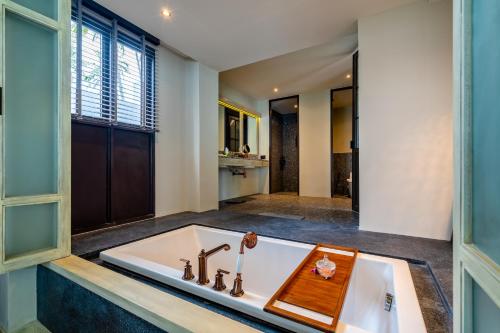 a large bathroom with a tub and a sink at Thai Fight Hotel in Lamai