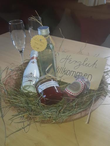 Nápoje v ubytovaní Ferienwohnung Schatzhof