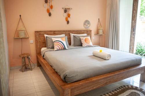 Кровать или кровати в номере THE SPARE ROOM BALI